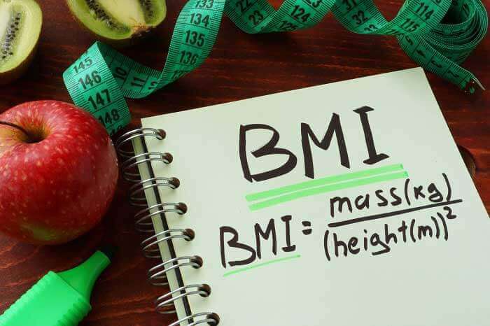 bmi-equation-on-notepad-with-fruit-and-measuring-tape
